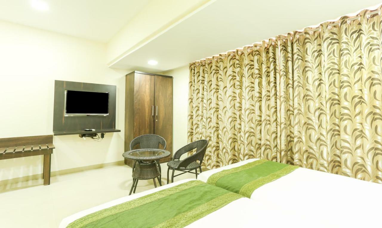 מומביי Treebo Trend Aviva Suites מראה חיצוני תמונה